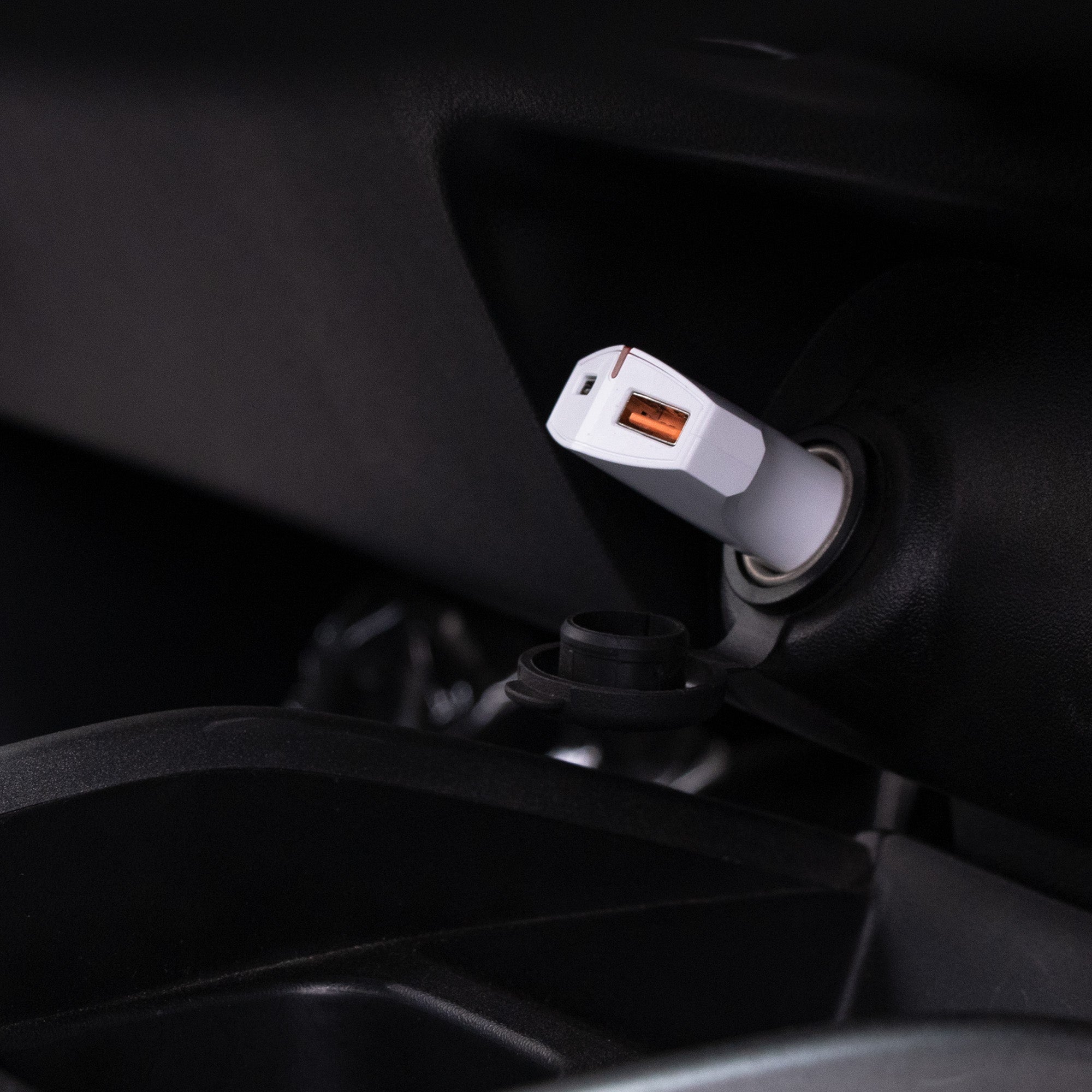 BOLD CAR CHARGER (PD/QC 3.0) WITH FREE TYPE C CABLE (WHITE)