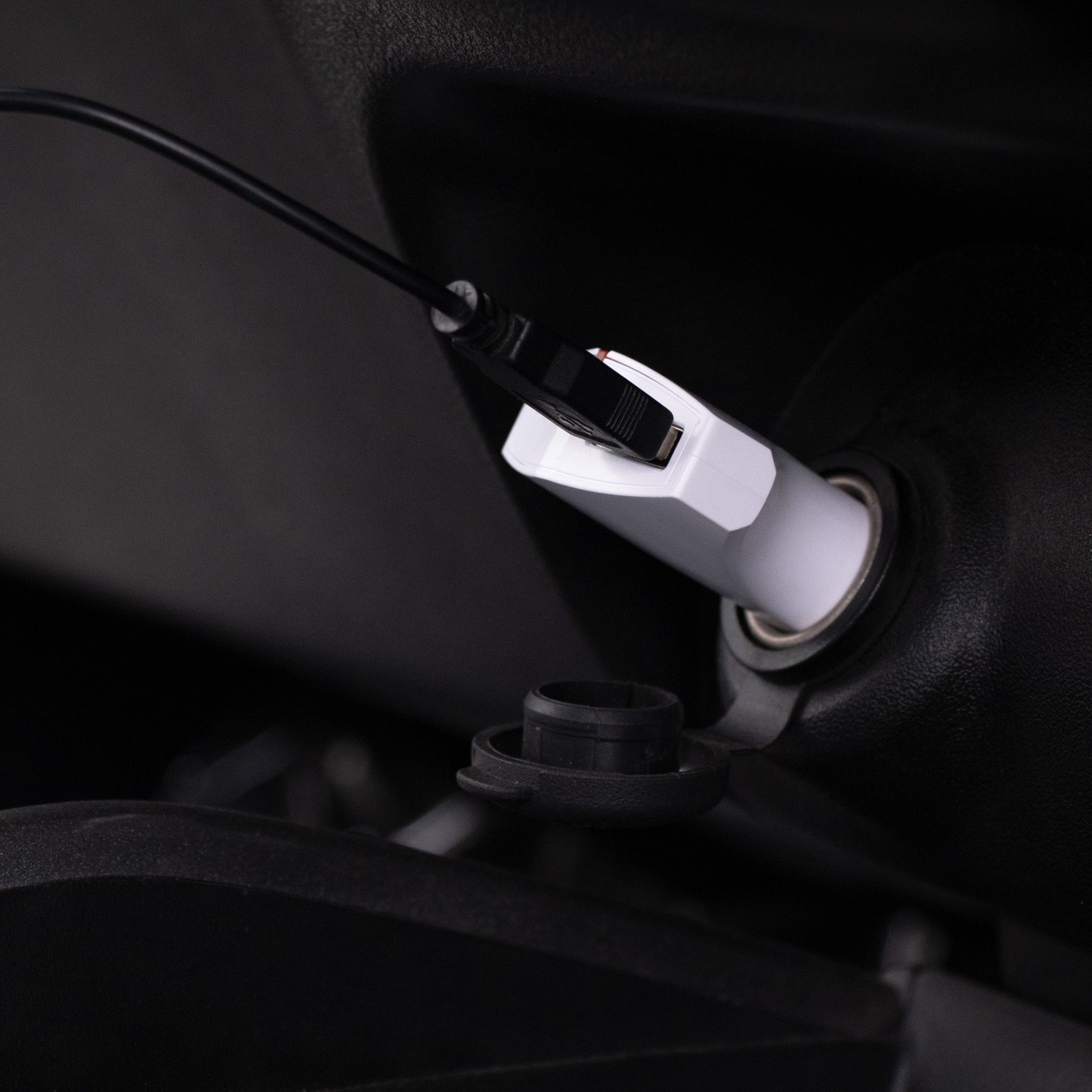 BOLD CAR CHARGER (PD/QC 3.0) WITH FREE TYPE C CABLE (WHITE)